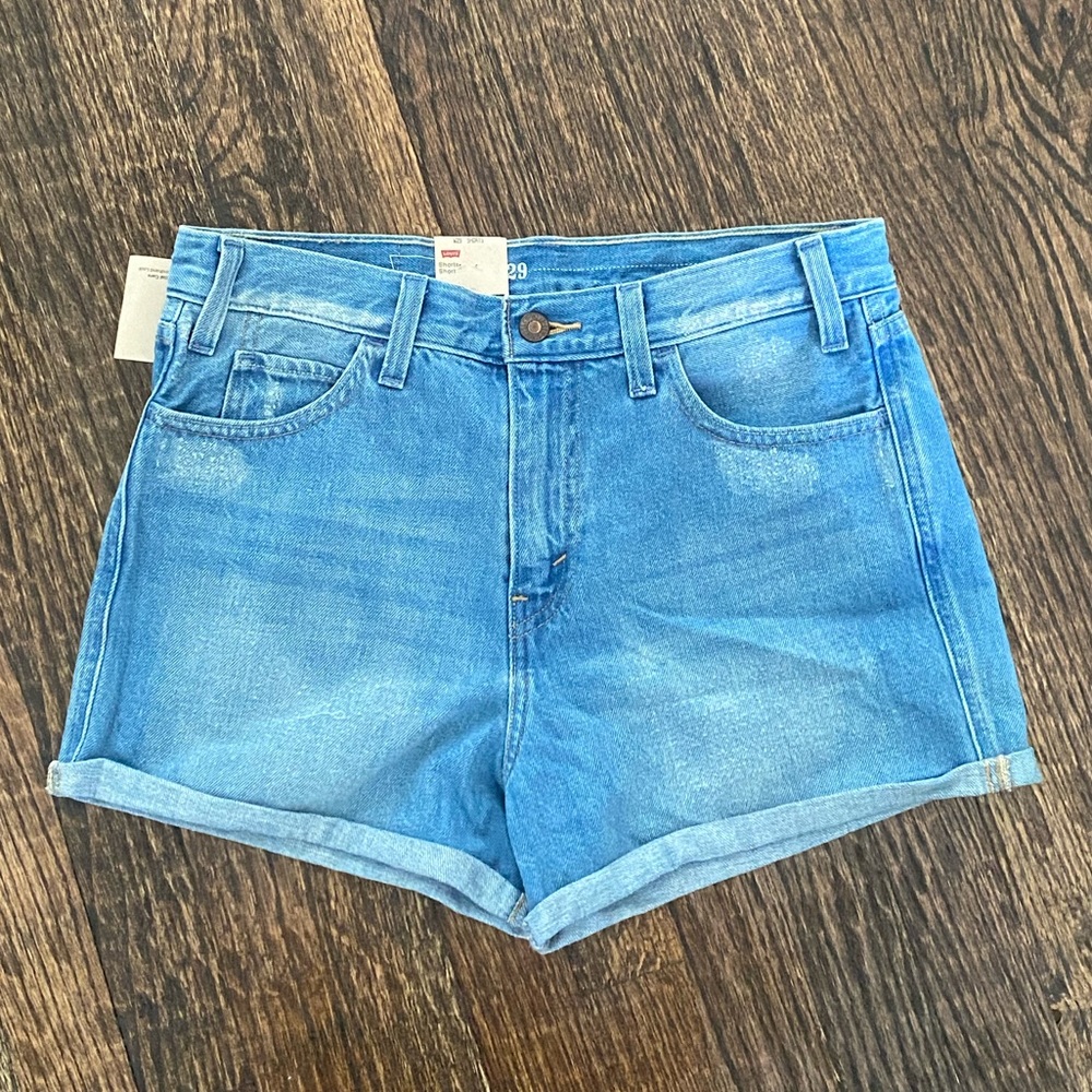 NWT Levi’s High Rise Jean Shorts